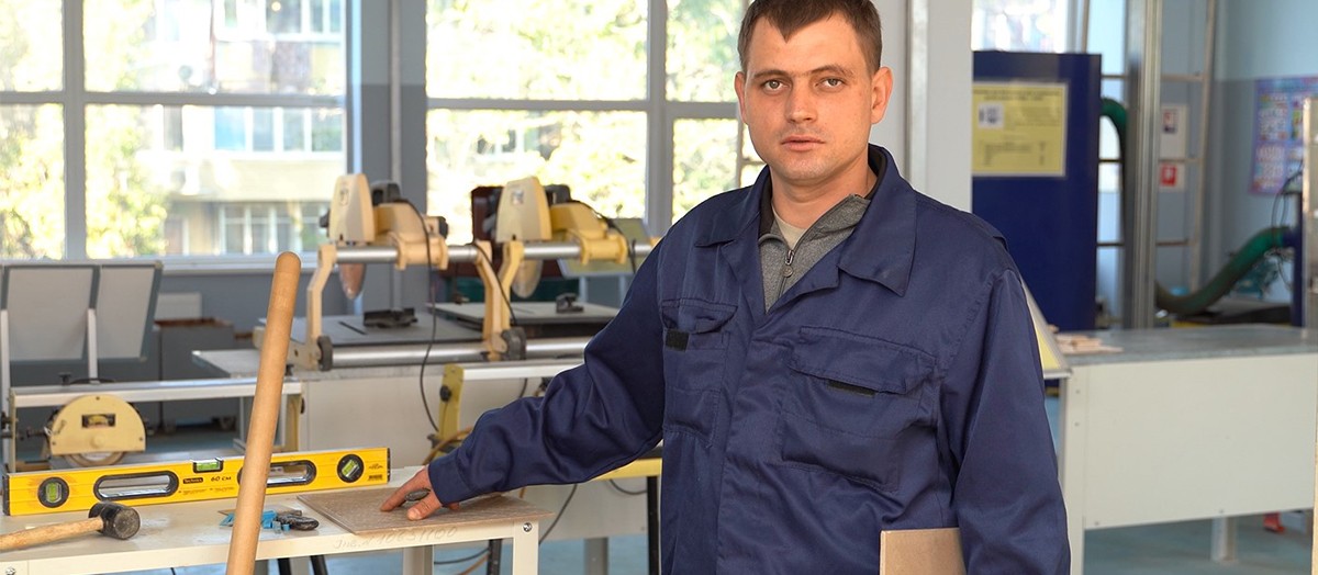 Робітник з комплексного обслуговування й ремонту будинків Робітник з комплексного обслуговування й ремонту будинків